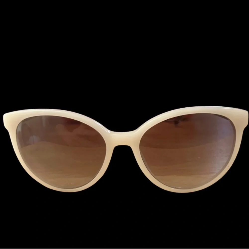 NWOT Love Moschino White Sunglasses with Black Lenses - Picture 3 of 8
